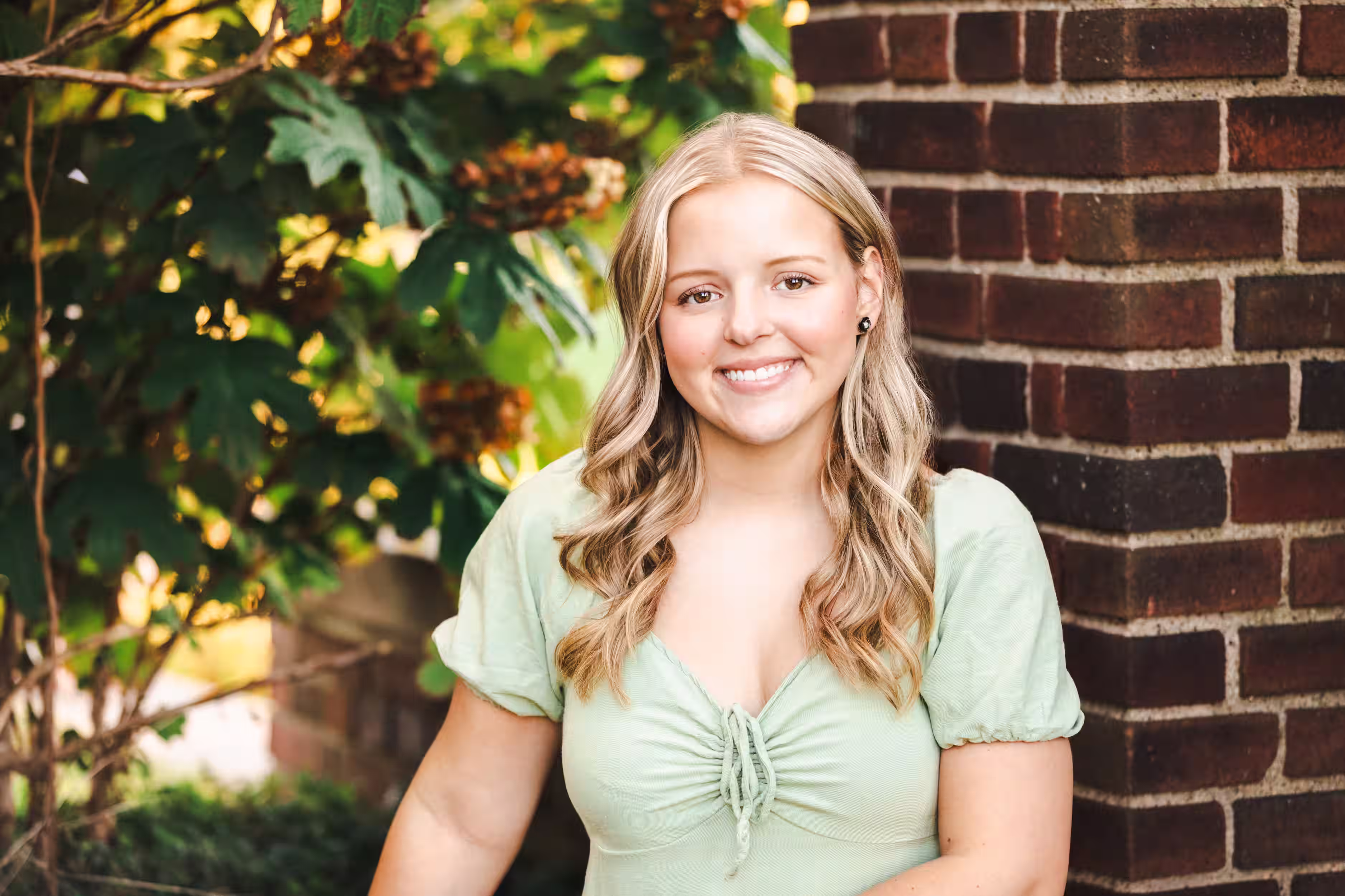 Senior portrait brick wall Mellon Park Pittsburgh photographer