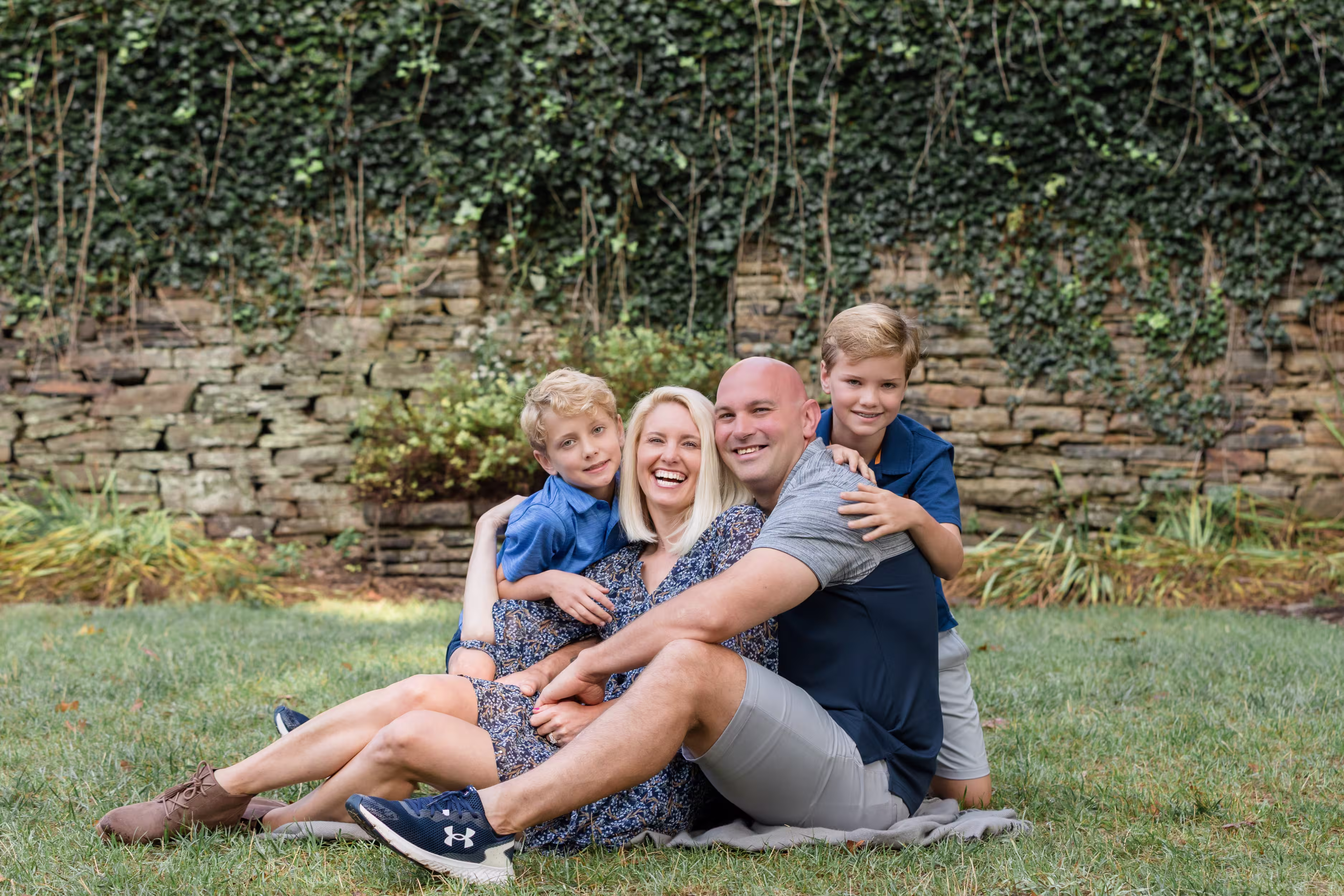 Robin Hill Park family pictures ivy wall - family photographer Pittsburgh area
